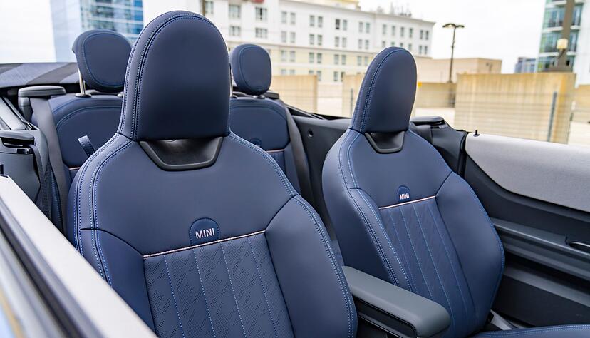 Auf Tuchf&uuml;hlung gehen: Hinten wird es - nun sagen wir mal so - etwas kuschelig - nehmen Sie Passagiere mit, die sich m&ouml;gen.