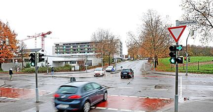 Die Kreuzung Römerstraße/Am Gesundbrunnen soll voraussichtlich 2027/2028 zu einem Kreisverkehr umgebaut werden.