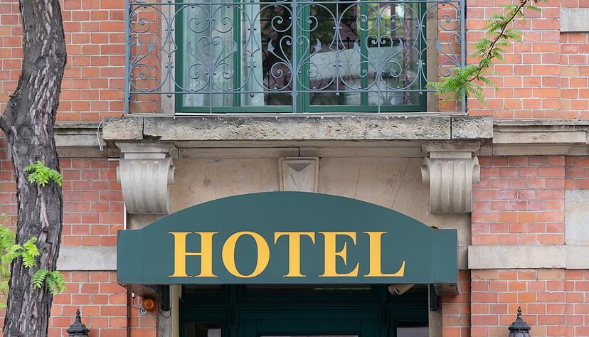 Das Gastgewerbe hat erstmals wieder einen Umsatz auf Vorkrisen-Niveau erwirtschaftet.