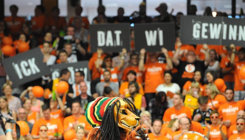 Aufsteiger RASTA Vechta bleibt die Überraschungsmannschaft der BBL. Aufsteiger RASTA Vechta bleibt die Überraschungsmannschaft der BBL.