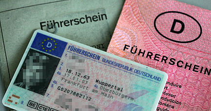 Graue und rosafarbene Führerscheine sollen verschwinden: Bis 2033 sollen alle Deutschen den einheitlichen EU-Kartenführerschein besitzen.
Foto: dpa Graue und rosafarbene Führerscheine sollen verschwinden: Bis 2033 sollen alle Deutschen den einheitlichen EU-Kartenführerschein besitzen.
Foto: dpa