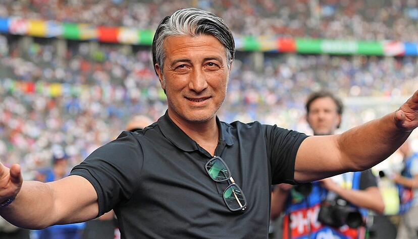 Es läuft für Murat Yakin: Aus dem kritisierten Coach der Schweizer Nationalmannschaft ist ein wichtiger Baustein der Erfolgsgeschichte geworden.
Foto: dpa Es läuft für Murat Yakin: Aus dem kritisierten Coach der Schweizer Nationalmannschaft ist ein wichtiger Baustein der Erfolgsgeschichte geworden.
Foto: dpa