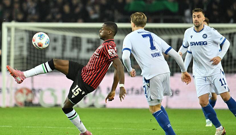 Mit zwei Assists einer der Stärksten bei Hannover 96: Noel Aseko (l) Mit zwei Assists einer der Stärksten bei Hannover 96: Noel Aseko (l)