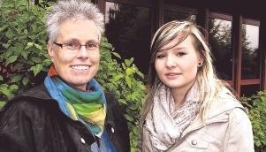 Berufswegepatin Petra Stelzner-Hanusch (links) hat die ehemalige Schülerin Korinna Nill beim Weg in die Ausbildung unterstützt.Foto: Nelli Nickel Berufswegepatin Petra Stelzner-Hanusch (links) hat die ehemalige Schülerin Korinna Nill beim Weg in die Ausbildung unterstützt.Foto: Nelli Nickel
