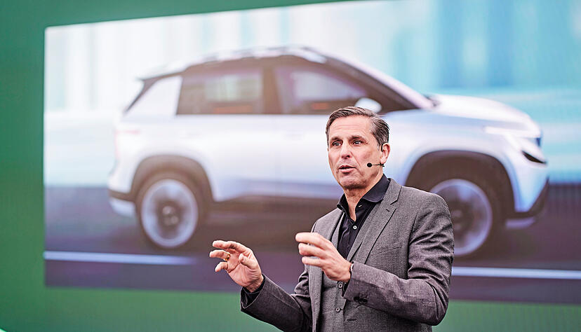 Skoda-Chef Klaus Zellmer gilt als heißester Kandidat für die Nachfolge von Oliver Blume als Porsche-CEO. Blume soll sich künftig wohl auf seinen Posten als Konzernchef konzentrieren.