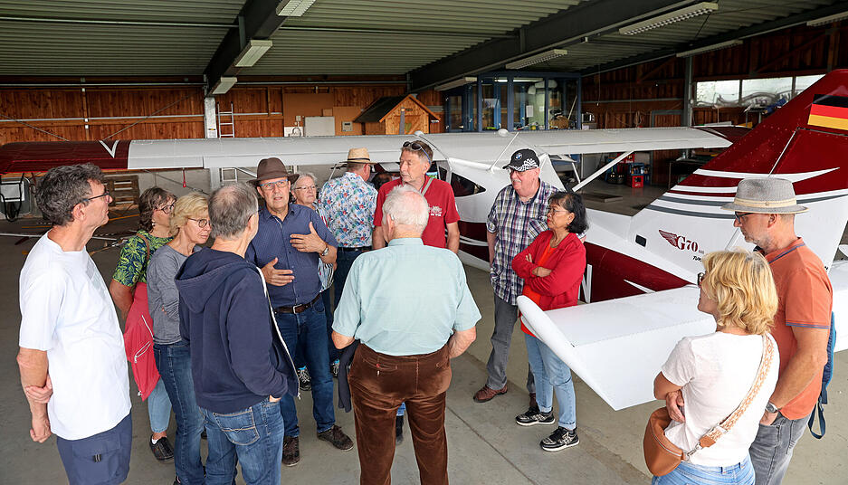 Leser der Heilbronner Stimme/Kraichgau Stimme/Hohenloher Zeitung konnten sich bei der Fliegergruppe Heilbronn informieren. Leser der Heilbronner Stimme/Kraichgau Stimme/Hohenloher Zeitung konnten sich bei der Fliegergruppe Heilbronn informieren.