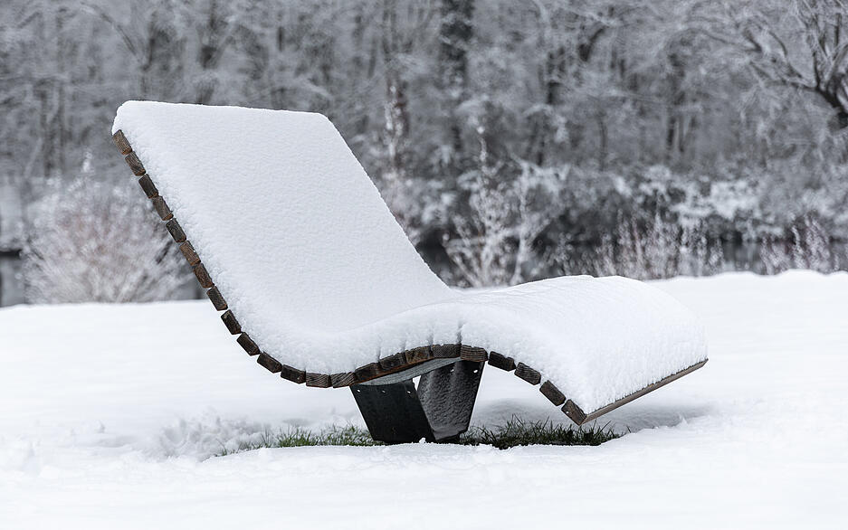 Hier sitzt heute keiner. Auch in Lauffen ist alles mit weißem Schnee bedeckt. Hier sitzt heute keiner. Auch in Lauffen ist alles mit weißem Schnee bedeckt.