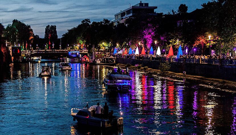 Die Bootsparade der Vereine und die audiovisuelle Lasershow waren schon im vergangenen Jahr Höhepunkte des Lichterfests.
Foto: Archiv/Bihr Die Bootsparade der Vereine und die audiovisuelle Lasershow waren schon im vergangenen Jahr Höhepunkte des Lichterfests.
Foto: Archiv/Bihr