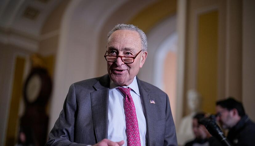 Nach einigem Widerstand gegen einen Haushaltsentwurf der Republikaner lenkt der demokratische Minderheitsf&uuml;hrer im Senat, Chuck Schumer, nun ein. (Archivbild)