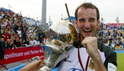 Ulrich Bubolz mit dem WM-Pokal. Ulrich Bubolz mit dem WM-Pokal.