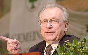 Lothar Späth stattete Ilsfeld immer wieder gerne einen Besuch ab, etwa zur 900-Jahr-Feier im Jahr 2002.
Foto: Archiv/Dirks