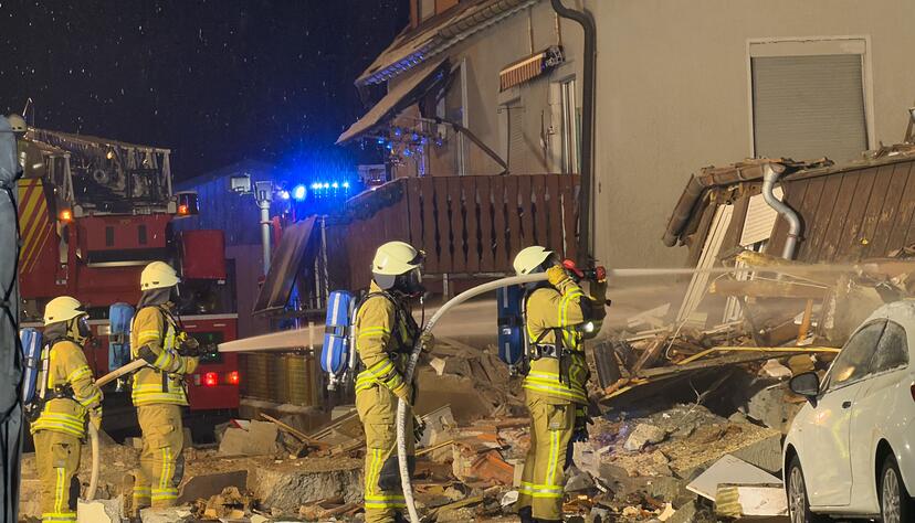 Am fr&uuml;hen Morgen wurden die Einsatzkr&auml;fte zu dem Haus gerufen.