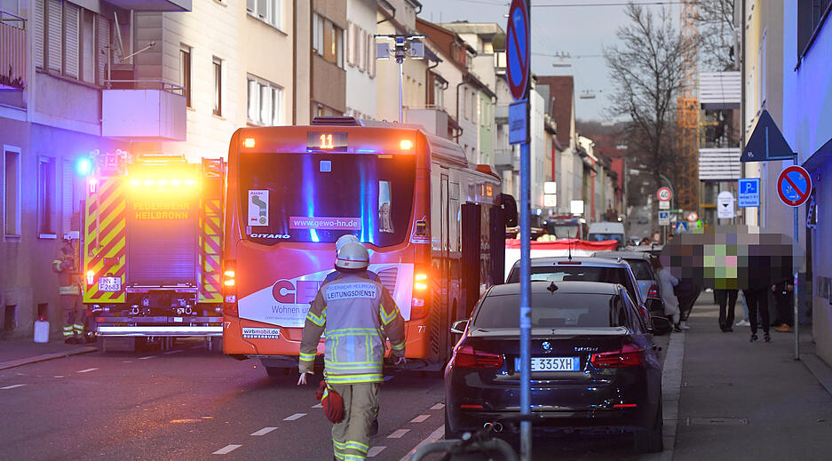 Tödlicher Unfall in Heilbronn: Mann rast in Wollhausstraße in Auto einer Familie