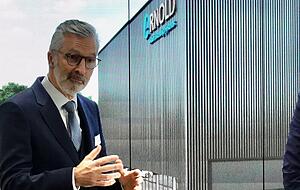 W&uuml;rth-Chef Robert Friedmann bei der Einweihung des Standorts Rauhbusch in Forchtenberg.