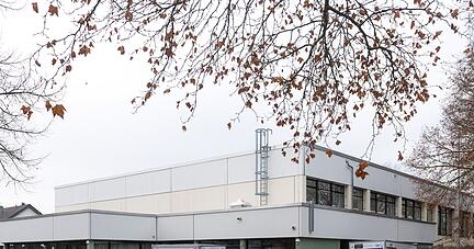 Die Stauwehrhalle dient dem Schulsport und ist Mittelpunkt des Horkheimer Vereinslebens, nicht nur beim Handball, Fasching oder Oktoberfest.
Foto: Mario Berger