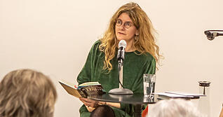 Anna Katharina Hahn bei einer Lesung in der Heilbronner Stadtbibliothek im K3.