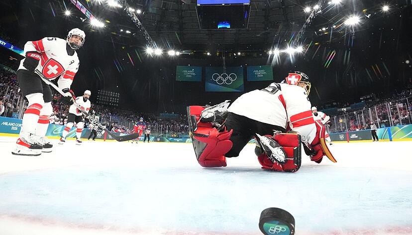 Die Schweizer Eishockeyspielerinnen haben einen Norovirus-Fall im Team.