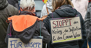 Anlass für Demonstrationen sind aktuell die Energiekrise, der Ukraine-Krieg und die Corona-Politik. Auch in der Region Heilbronn wird demonstriert. Anlass für Demonstrationen sind aktuell die Energiekrise, der Ukraine-Krieg und die Corona-Politik. Auch in der Region Heilbronn wird demonstriert.
