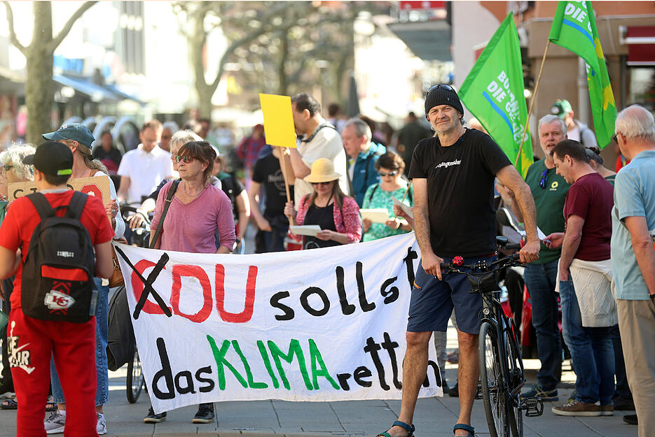 Die Protestaktion soll auf die Dringlichkeit der Klimakrise aufmerksam machen.