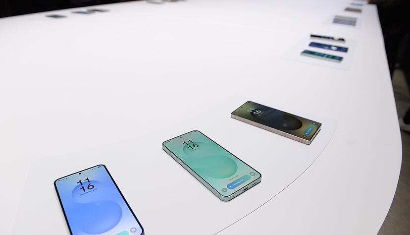 Neues Jahr, neues Galaxy S: Mit dem S25 (links), dem S25+ (Mitte) und dem S25 Ultra (links) hat Samsung die neuen Smartphone-Spitzenmodelle vorgestellt.