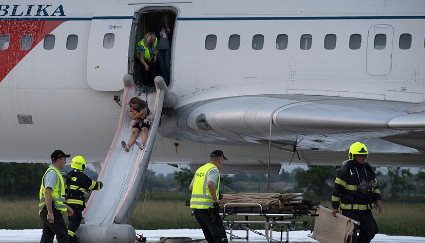 Eigentlich sollen Flugzeug-Evakuierungen maximal 90 Sekunden dauern. (Archivbild) Eigentlich sollen Flugzeug-Evakuierungen maximal 90 Sekunden dauern. (Archivbild)