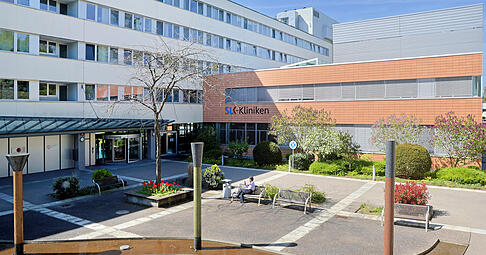 Der Gesch&auml;ftsf&uuml;hrer der SLK Kliniken informiert Mitarbeiter in L&ouml;wenstein &uuml;ber eine m&ouml;gliche Schlie&szlig;ung.