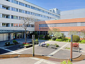 Der Gesch&auml;ftsf&uuml;hrer der SLK Kliniken informiert Mitarbeiter in L&ouml;wenstein &uuml;ber eine m&ouml;gliche Schlie&szlig;ung.