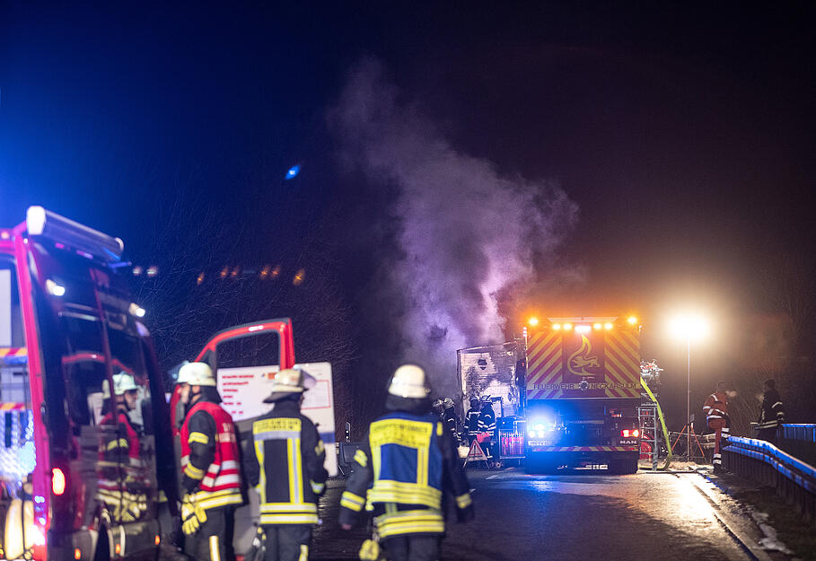 Brennender Gefahrgut-Lkw