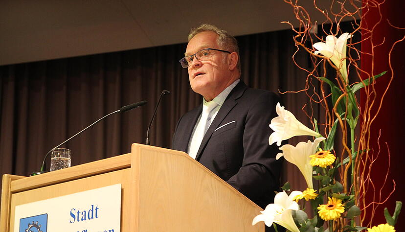 Ingelfingens B&uuml;rgermeister Michael Bauer bei seiner Ansprache.