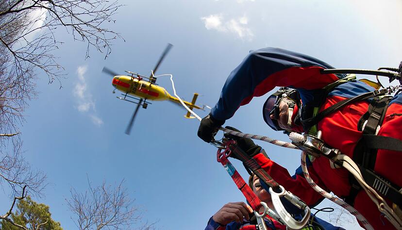 Der elfj&auml;hrige Junge wurde mit dem Rettungshubschrauber in ein Krankenhaus gebracht. (Symbolbild)