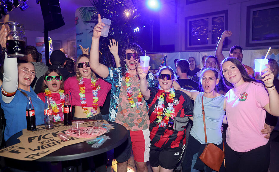 Die Stimmung bei der Mallorca-Party am Küffner Hof in Langenbrettach war ausgelassen. Die Stimmung bei der Mallorca-Party am Küffner Hof in Langenbrettach war ausgelassen.