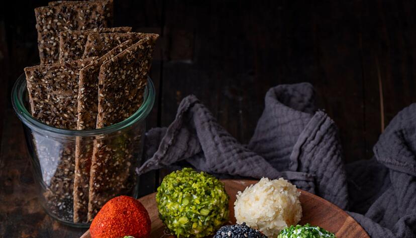 Bunte Käsepralinen sind nicht nur ein Schmankerl für die Augen. Bunte Käsepralinen sind nicht nur ein Schmankerl für die Augen.