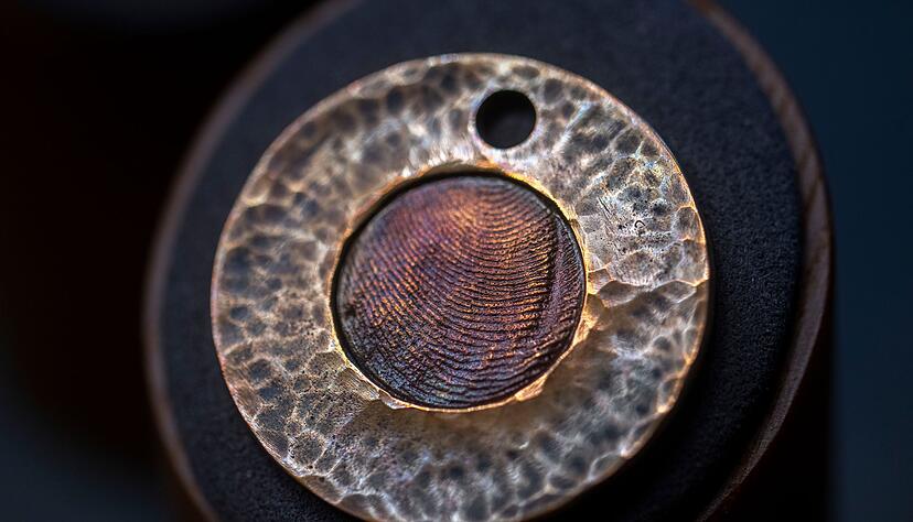 &Ouml;fter nachgefragt werden Schmuckst&uuml;cke mit dem Fingerabdruck des Verstorbenen. (Archivbild)