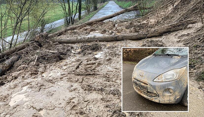Gegen 23 Uhr übersah eine Frau den Erdrutsch bei Bad Friedrichshall und fuhr mit ihrem Auto gegen einen Baumstamm.