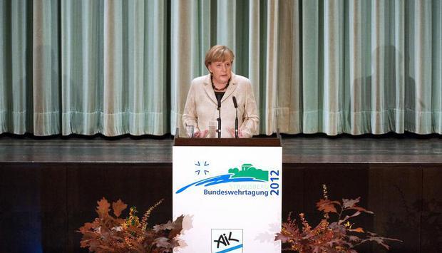 Bundeskanzlerin Merkel bei der Eröffnung der Bundeswehrtagung in der Bundeswehrakademie in Strausberg (Brandenburg). Foto: Robert Schlesinger