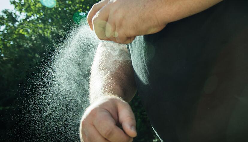 Bestimmte Ger&uuml;che m&ouml;gen M&uuml;cken gar nicht, zum Beispiel die in M&uuml;ckenschutzmitteln enthaltenen Wirkstoffe DEET oder Icaridin.