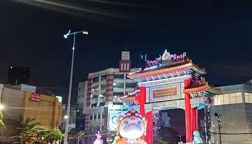 Das &laquo;Bangkok Illumination Festival&raquo; hatte Moo Deng zum Maskottchen auserkoren und riesige Skulpturen aufgestellt.