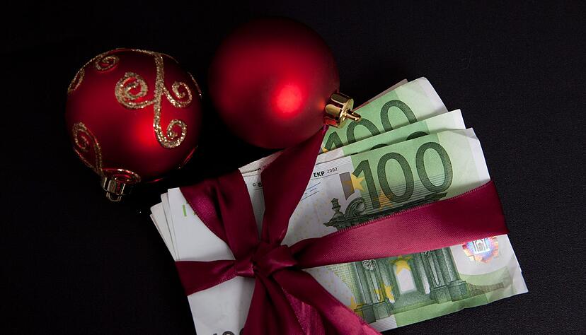 Ein finanzieller Bonus zum Fest versüßt vielen Beschäftigten die Weihnachtstage.