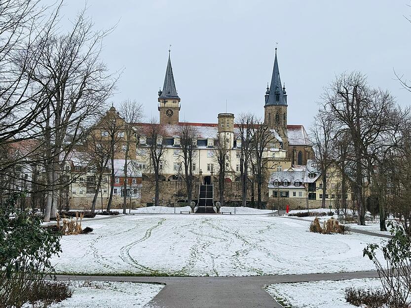 Auch &Ouml;hringen zeigt sich winterlich wei&szlig;.