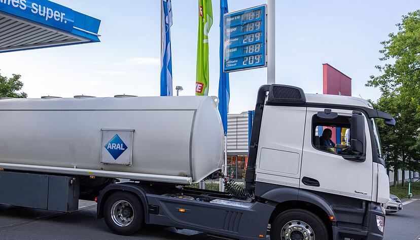 F&uuml;r die Steuer kommt es nicht auf den Verkauf an den Endverbraucher, sondern auf die Lieferung zur Tankstelle an. (Archivbild)