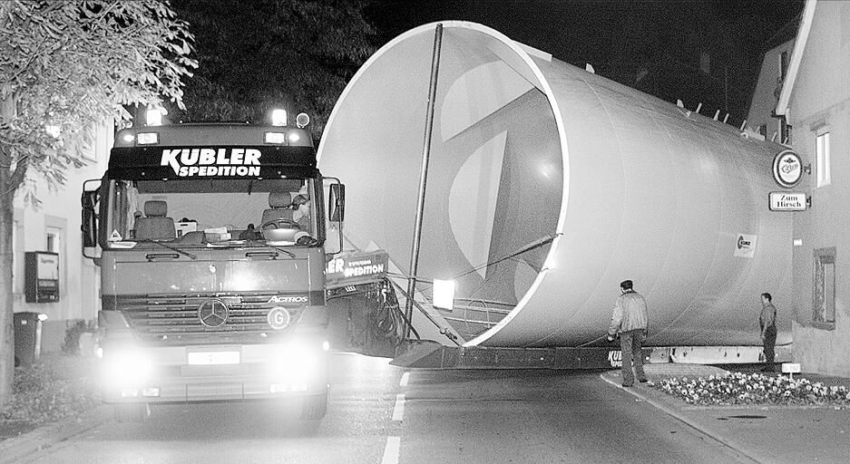 Oktober 2001: Silotransport durch Bönnigheim für die Friesinger Mühle in Bad Wimpfen.