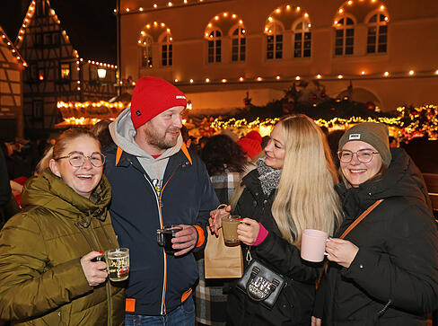 Auf dem Weihnachtsmarkt in Bad Wimpfen tummeln sich am dritten Adventswochenende die Gäste. Auf dem Weihnachtsmarkt in Bad Wimpfen tummeln sich am dritten Adventswochenende die Gäste.