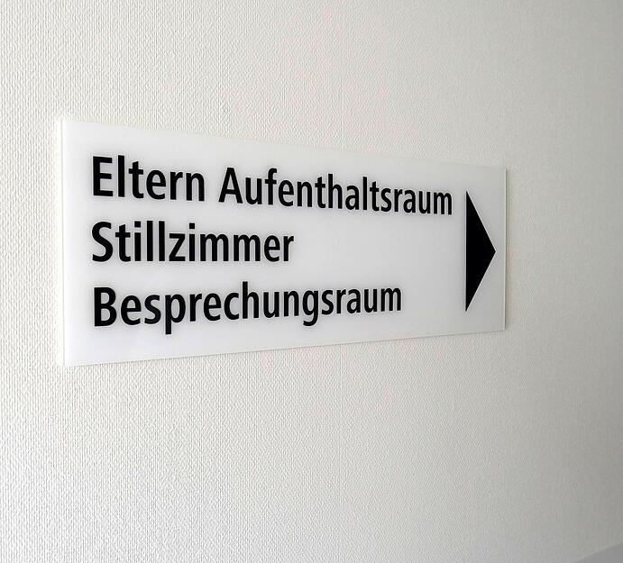 Für betroffene Eltern gibt es im Neubau mehrere Rückzugsmöglichkeiten.
