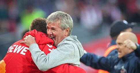 Kölns Trainer Friedhelm Funkel will den Aufstieg in die Bundesliga perfekt machen.