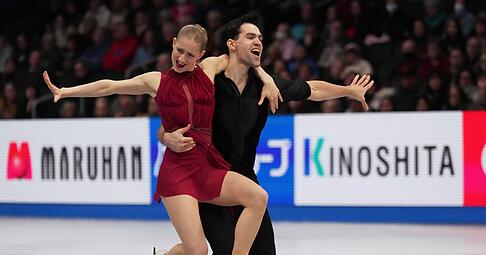Minerva Hase (l) und Nikita Wolodin dürfen weiter vom WM-Titel träumen.
