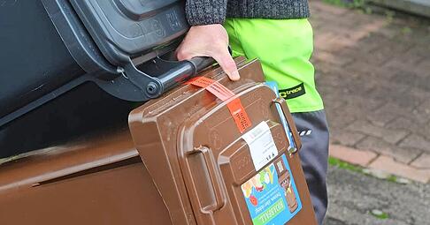 Neue M&uuml;lltonnen (hier in Biberach) werden teils verz&ouml;gert ausgeliefert. Auch beim Einsammeln der alten Beh&auml;lter l&auml;uft es nicht wie geplant.