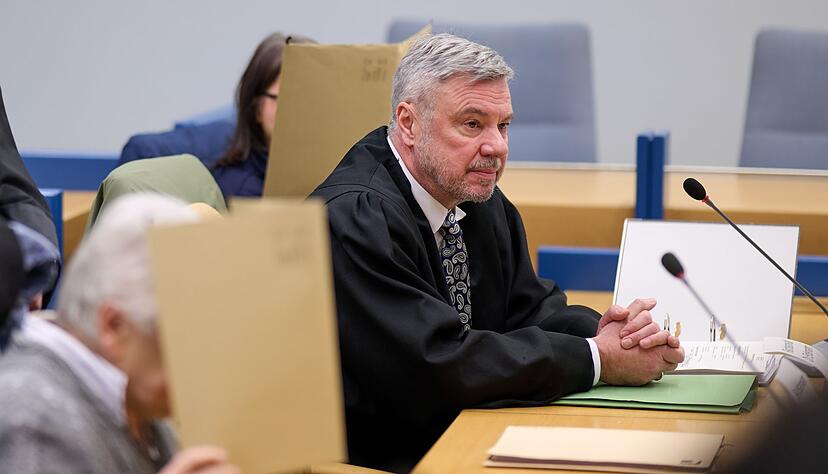 Am ersten Verhandlungstag wurde frühzeitig unterbrochen Am ersten Verhandlungstag wurde frühzeitig unterbrochen