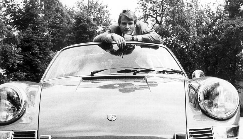 1969: Schauspieler Fritz Wepper am Rande des Drehs zu einer neuen Folge der Krimiserie «Der Kommissar».