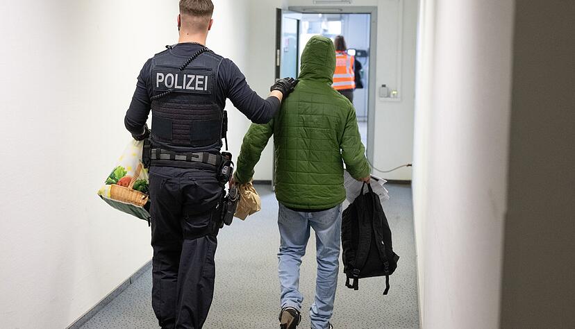 Nicht immer erfolgen geplante R&uuml;ckf&uuml;hrungen von Gefl&uuml;chteten in Baden-W&uuml;rttemberg. Auch in Heilbronn und in Hohenlohe sind Abschiebungen gescheitert.