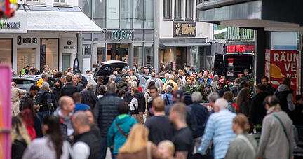 Viele kommen von außerhalb Heilbronns in die Innenstadt. Viele kommen von außerhalb Heilbronns in die Innenstadt.